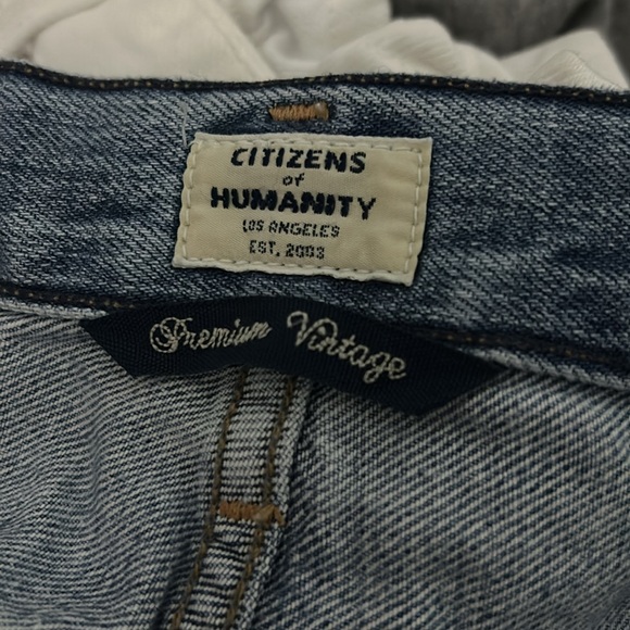 light wash ripped jeans - Picture 2 of 2